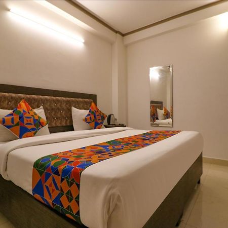 Готель Fabexpress Dolphin International Near Delhi Airport Нью-Делі Екстер'єр фото