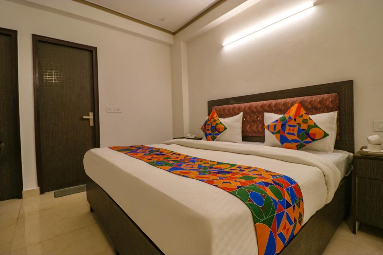 Готель Fabexpress Dolphin International Near Delhi Airport Нью-Делі Екстер'єр фото