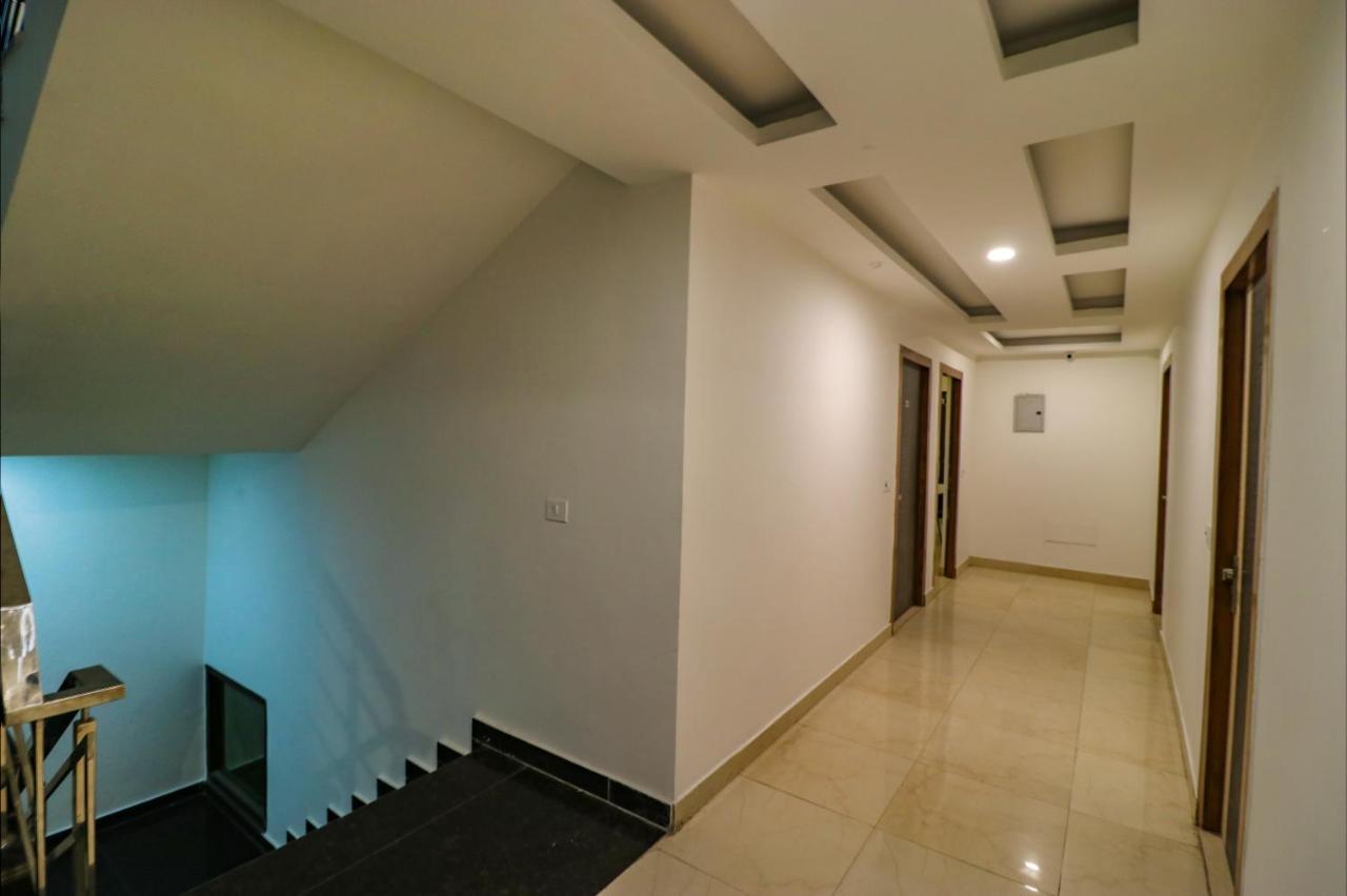 Готель Fabexpress Dolphin International Near Delhi Airport Нью-Делі Екстер'єр фото
